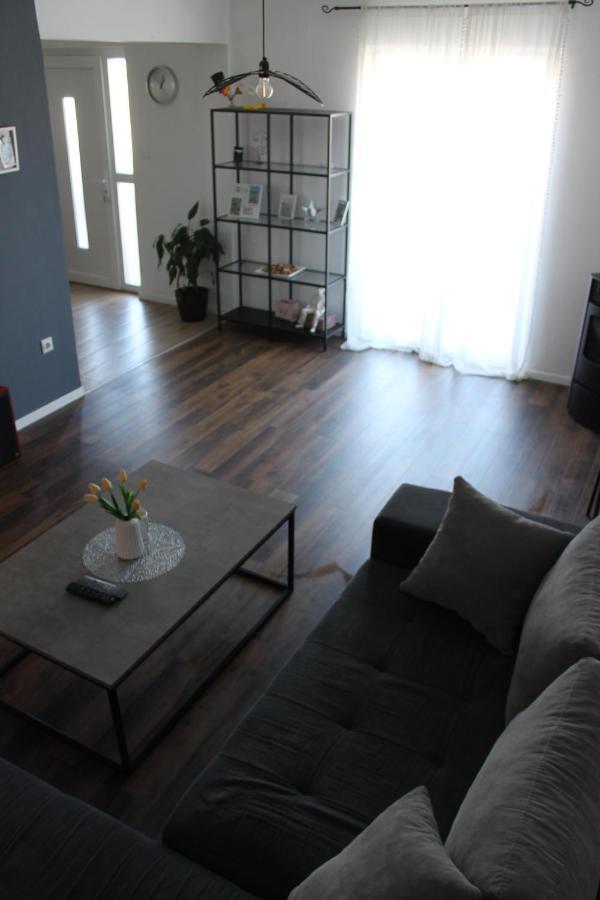 Cozy Corners Apartment Nin Exterior photo